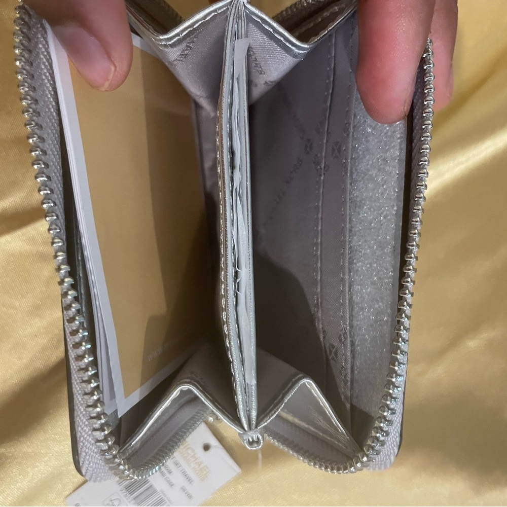 Michael Kors Metallic Silver Wallet NEW - Picture 5 of 5